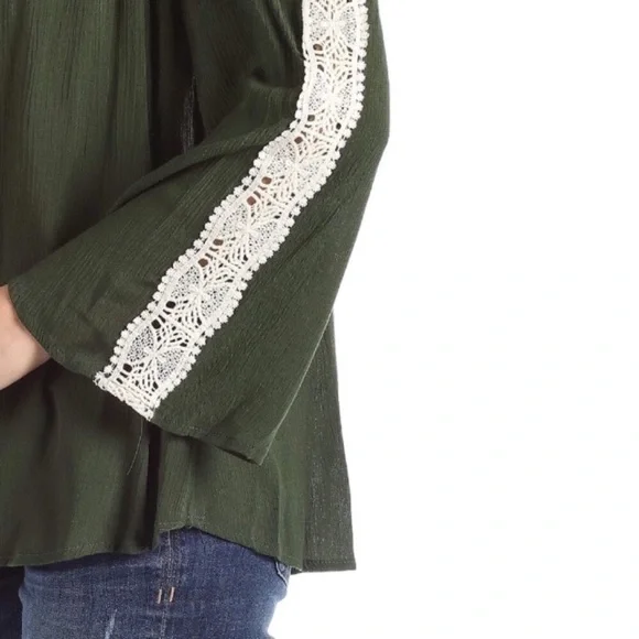 💥 SALE Crochet Lace Trim Bell Sleeve Cold Shoulder Blouse - Picture 3 of 3